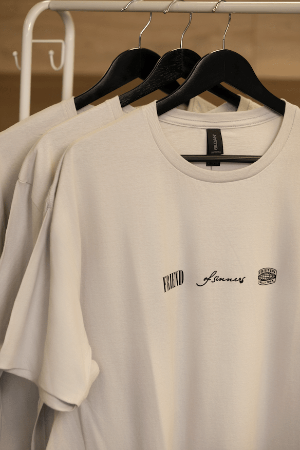 Friends Of Sinners | T-Shirt