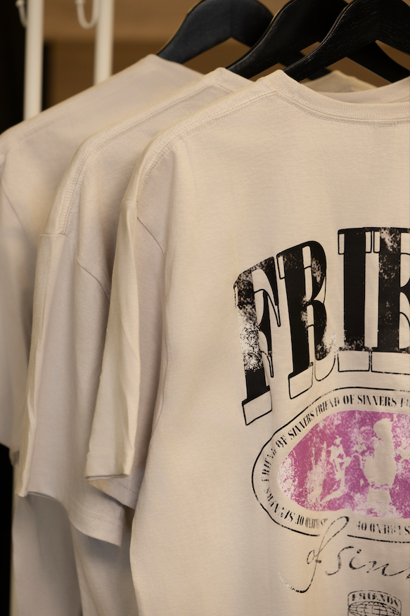 Friends Of Sinners | T-Shirt