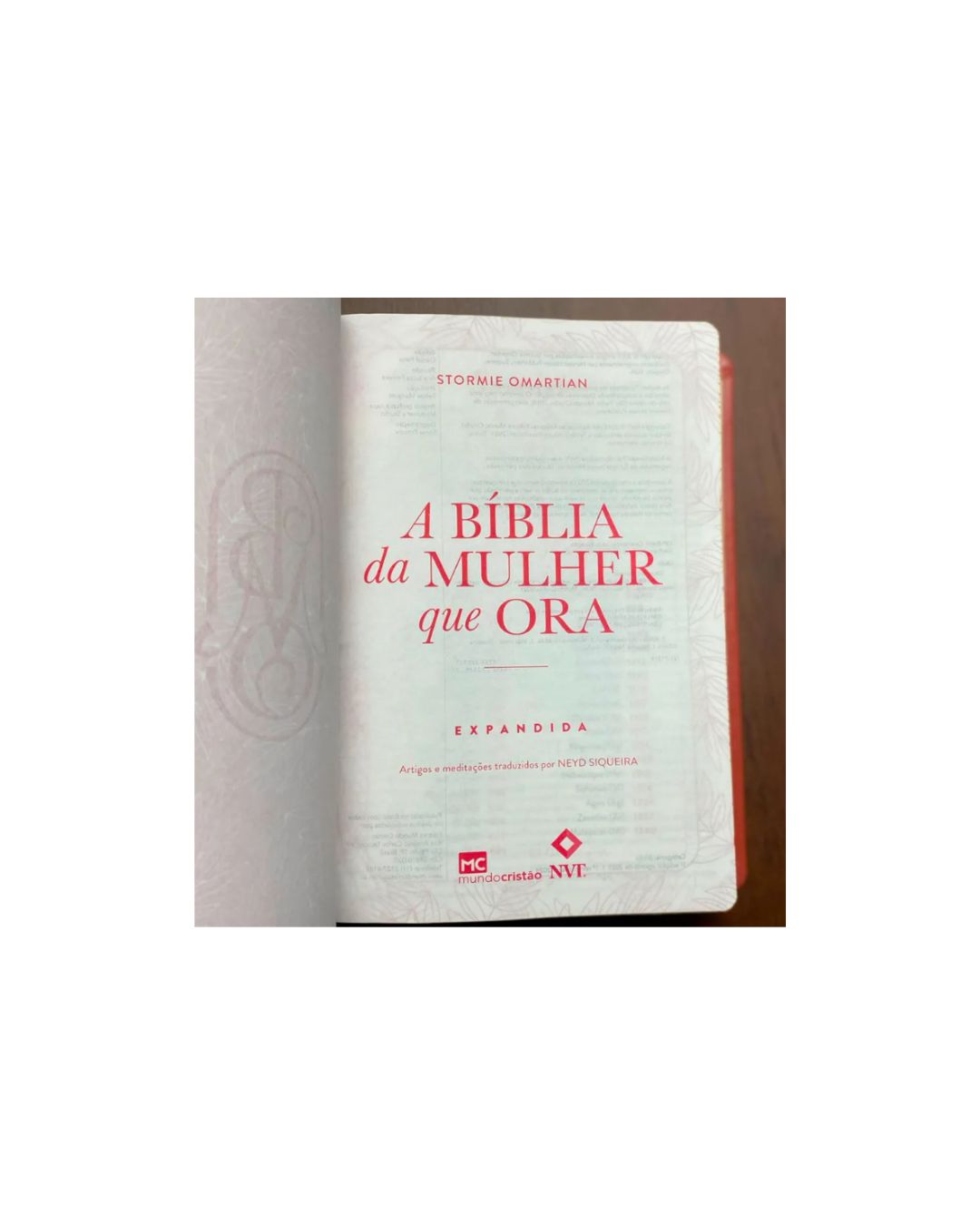 A Bíblia da Mulher que Ora | Edição Expandida | NVT | Letra Normal | Vinho