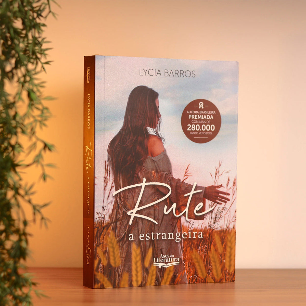 Rute, a Estrangeira | Lycia Barros